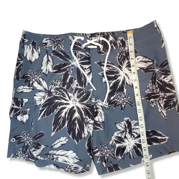 Good Threads Shorts - Picture 1 of 7